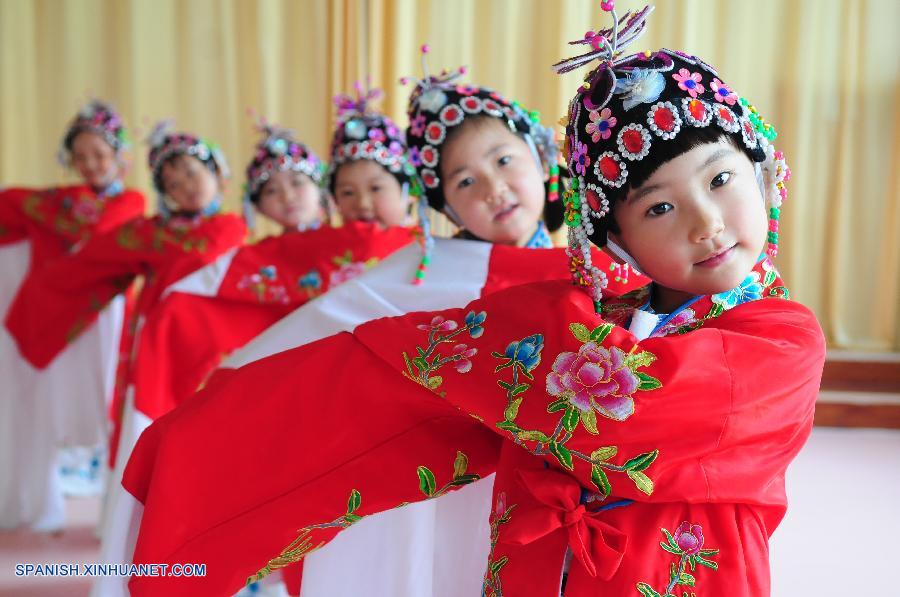 Shandong: Ni?os aprenden Opera de Beijing  2