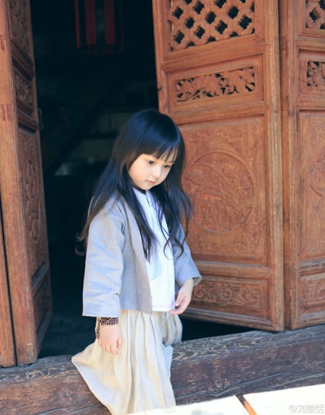 Adorable ni?a vestida estilo Han