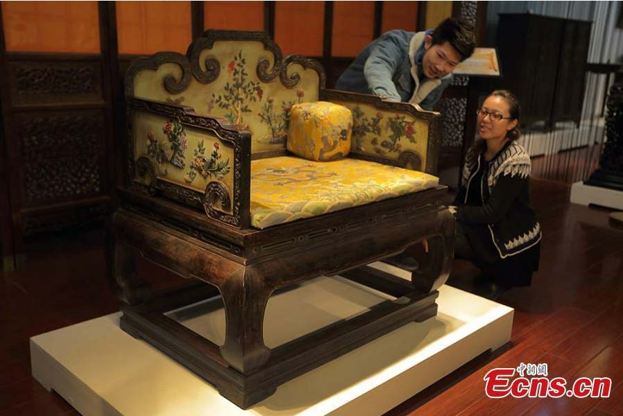 Trono del emperador Qianlong valorado en 5,6 millones de dólares