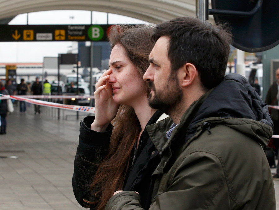 Familiares de los pasajeros del vuelo de Germanwings lloran a sus víctimas