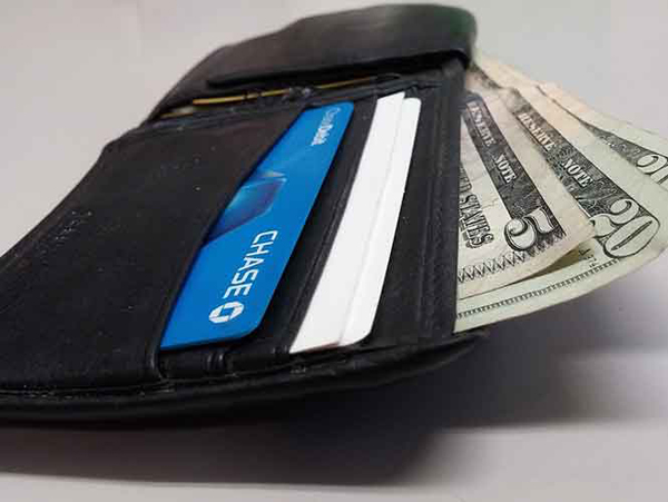 Joven encuentra a due?o de billetera en Facebook