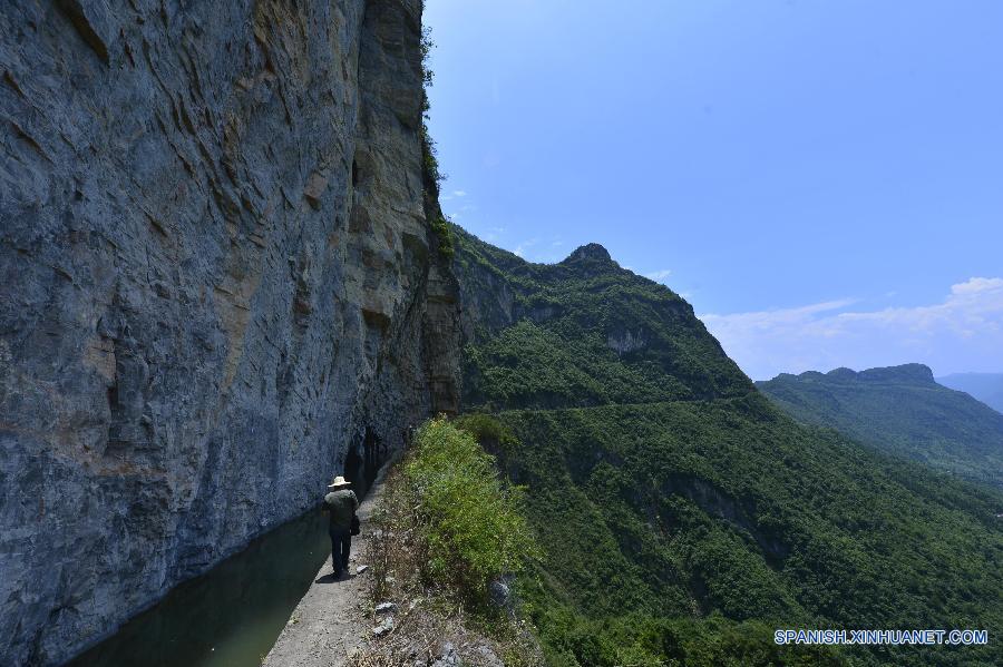 Artificial canal de acueducto en Hubei, China 4
