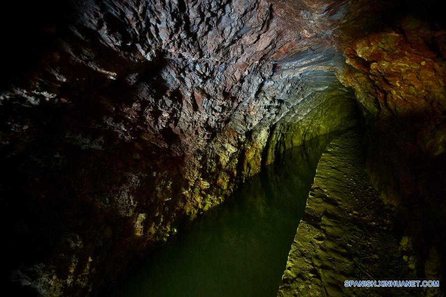 Artificial canal de acueducto en Hubei, China 14