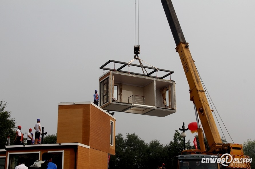 Construyen una villa de dos plantas en tres horas