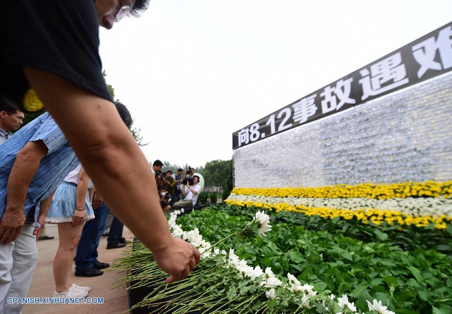 Celebrada ceremonia de duelo por fallecidos en explosión de Tianjin