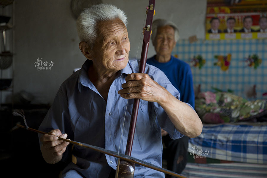 Li Zunzhong, el undécimo heredero del drama Bang de Huangluquan, comenzó a desarrollar este arte después de haber estado desaparecido durante 50 a?os. (Iqilu.com/SunChangzheng, Bai Shaoguang)
