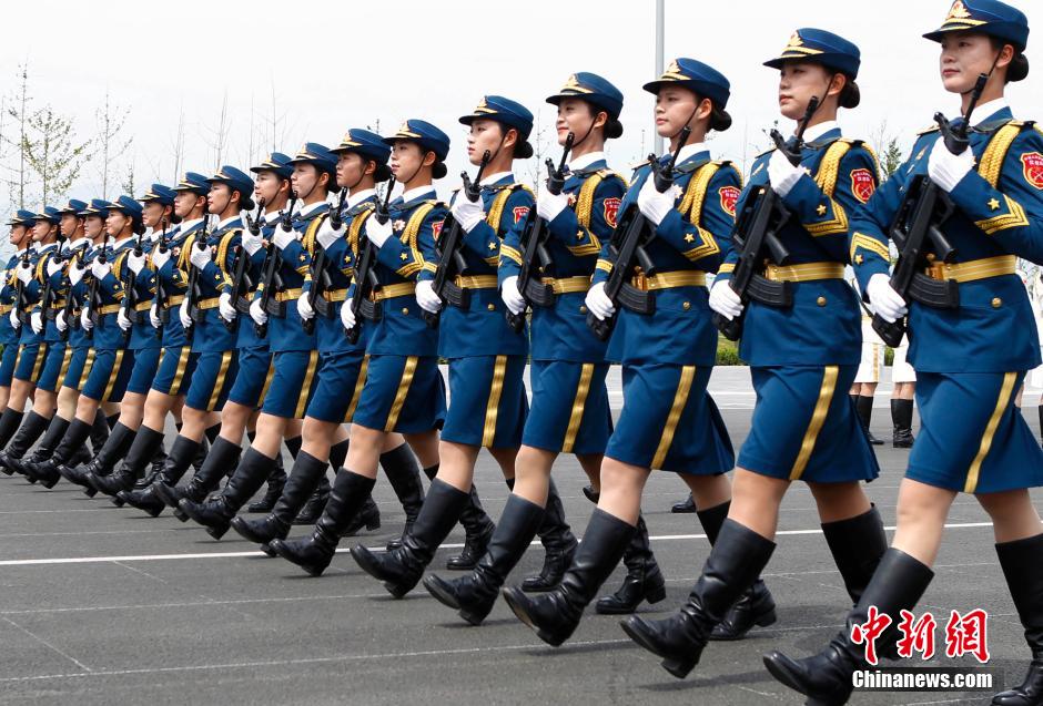 Imágenes de la base de entrenamiento para el desfile militar