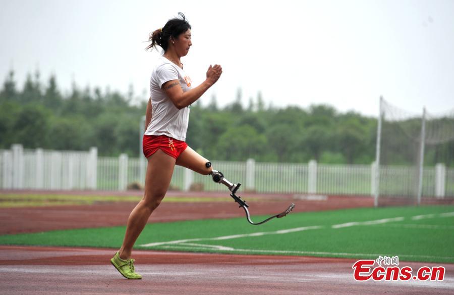 Atletas chinas con prótesis luchan por la medalla