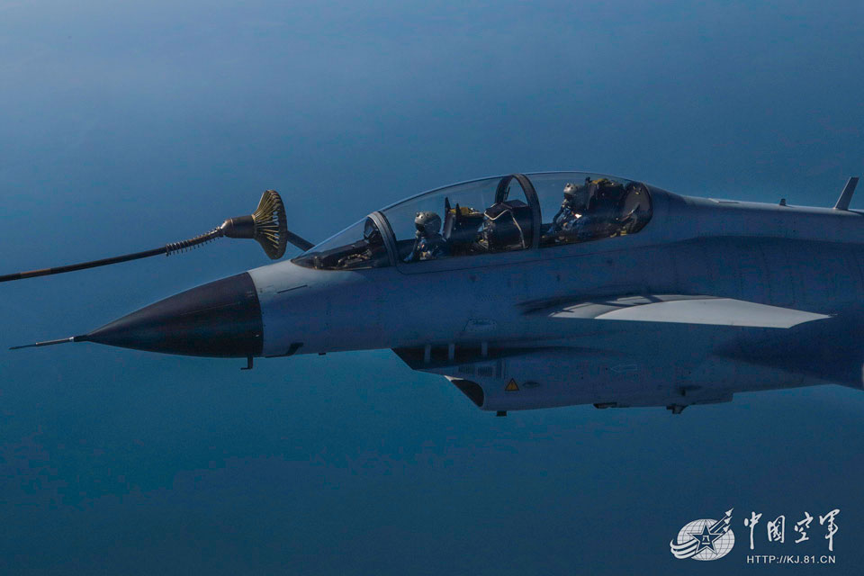 Entrenamiento de reabastecimiento en el aire en China