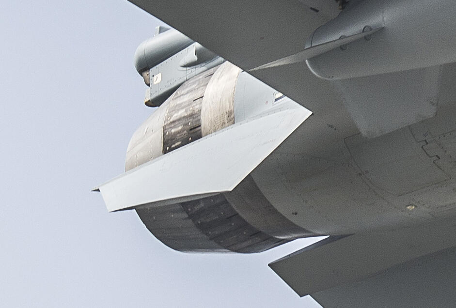 Avión de combate J-10B desarrollado por China realiza prueba de vuelo