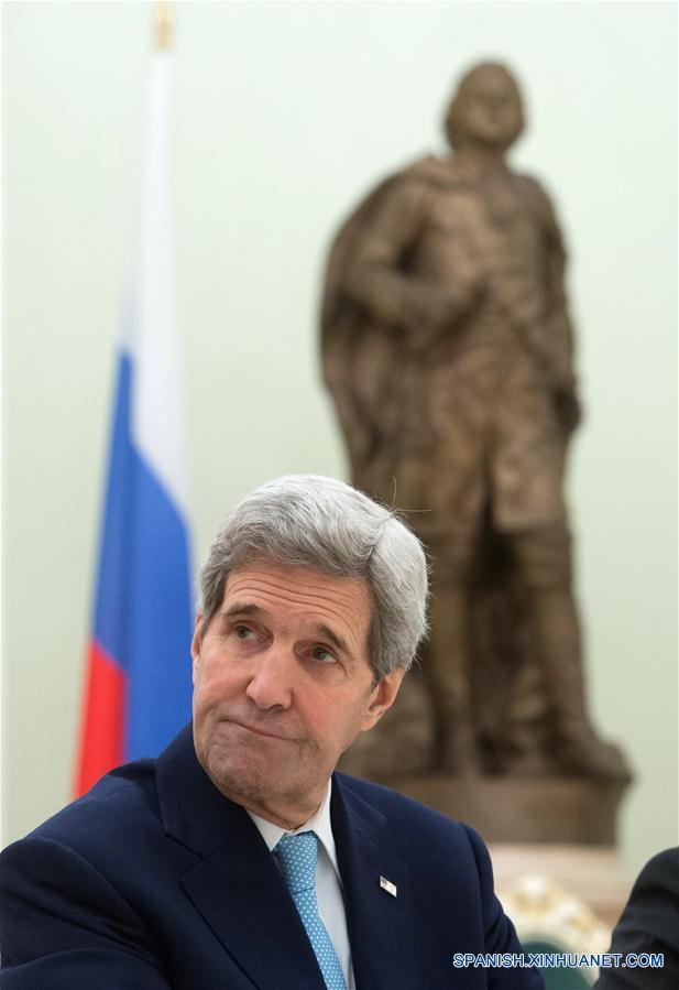 Putin y Kerry hablan de crisis siria en Moscú