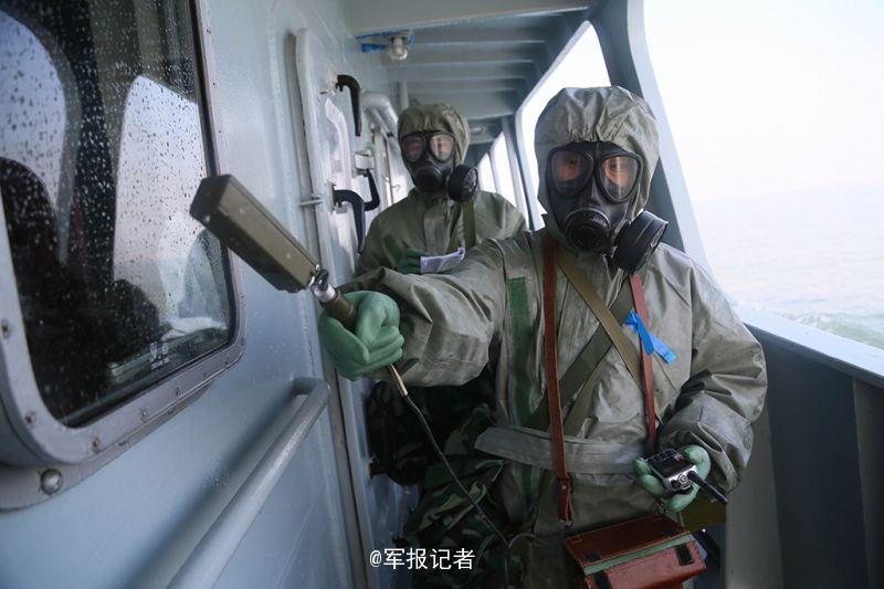 Simulacro de protección biológica-química nuclear en buques de guerra