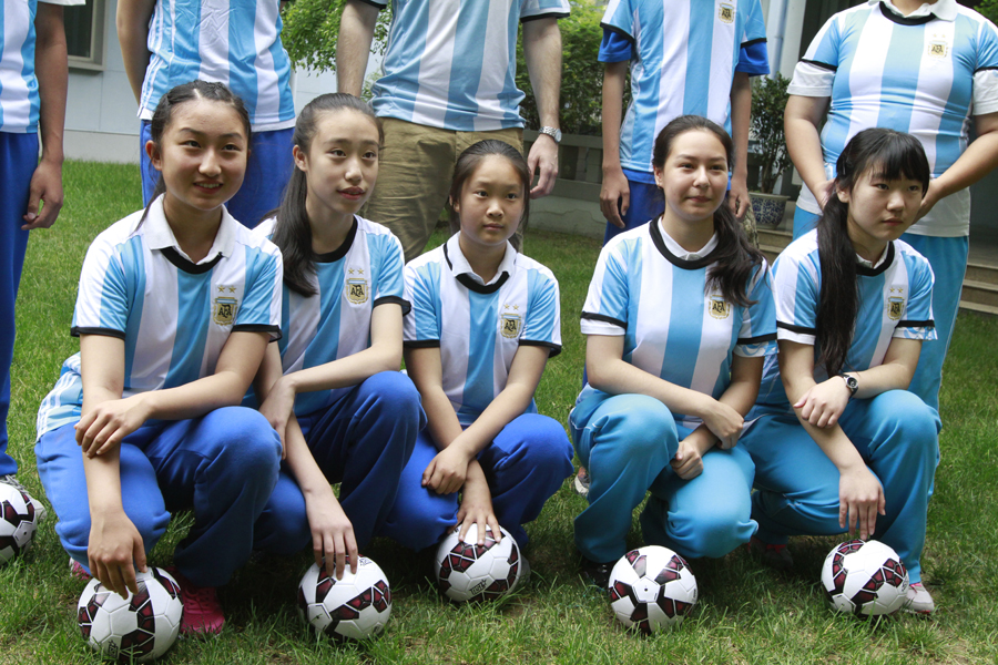 Los ni?os chinos también disfrutaron del fútbol. (Foto:YAC)