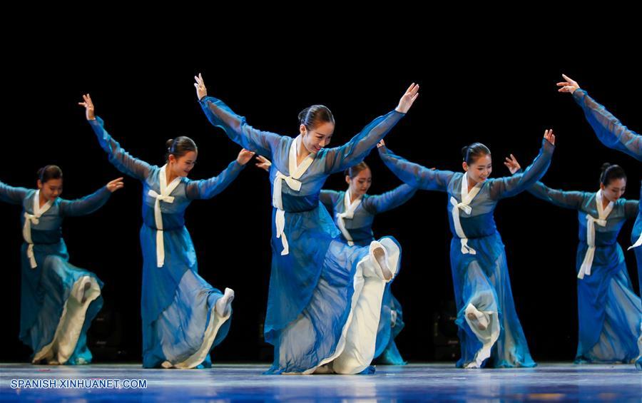 Mongolia Interior: Estudiantes participan en actividad de presentación de bailes folclóricos en Hohhot