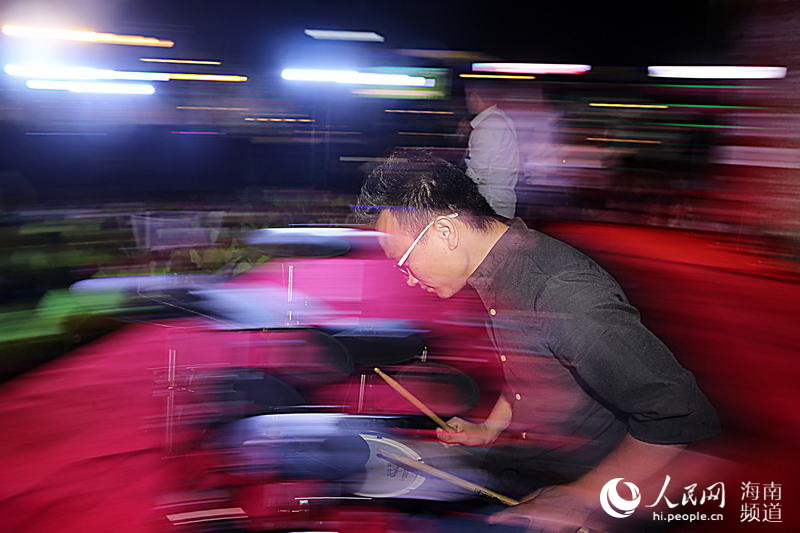 Pueblo en Línea convoca una excursión de 100 mil internautas en 40 ciudades para celebrar el A?o Nuevo y su XX aniversario------la ciudad de Haikou, en la provincia de Hainan