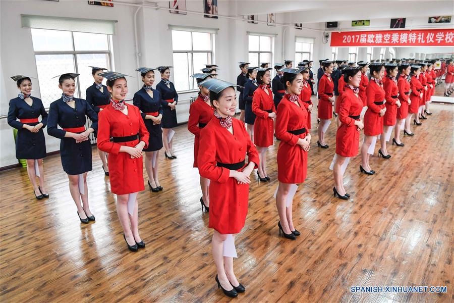 Entrenamiento de formación profesional de auxiliares de vuelo