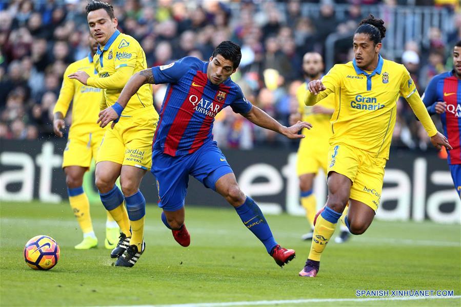 Fútbol: Barcelona arrolla a Las Palmas y se pone a dos puntos del Real Madrid
