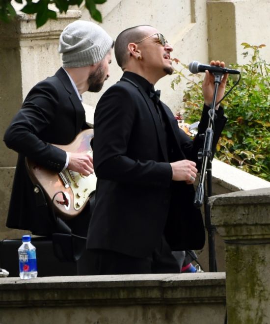 El vocalista principal de Linkin Park se suicida a los 41 a?os 5