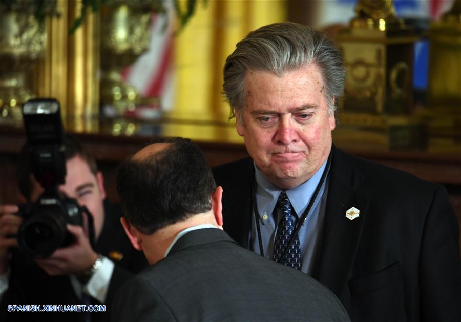 Casa Blanca anuncia dimisión de estratega en jefe Stephen Bannon