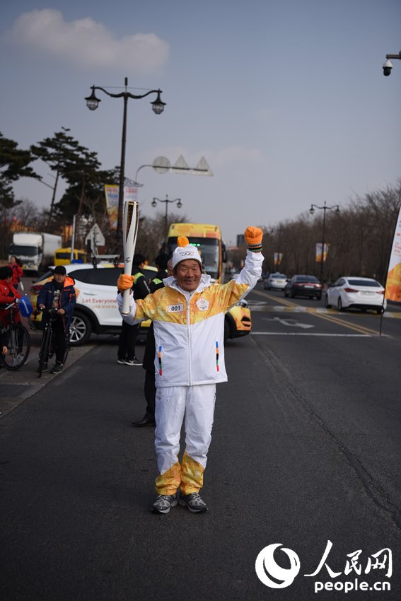 Pueblo en Línea participa en el relevo de la antorcha olímpica para los JJ.OO de Invierno de Pyeongchang