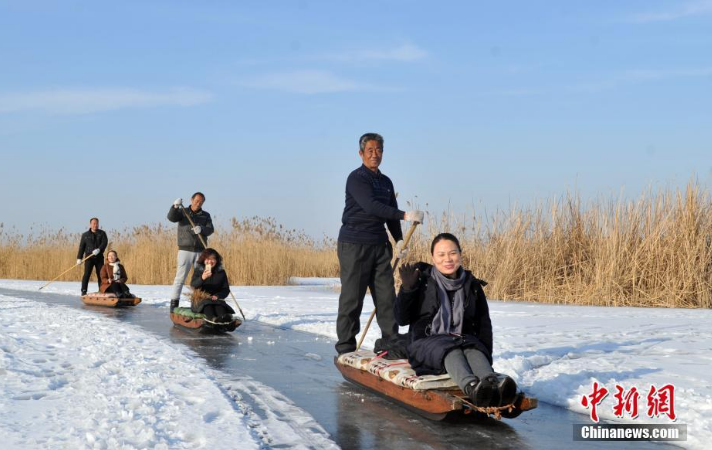 Invierno de la Nueva área de Xiongan : el Lago Baiyangdian se ha convierto en un patio natural de recreo