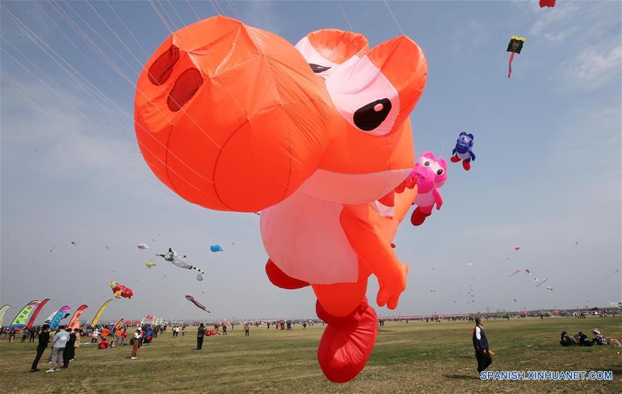 Una feria de cometas llevada a cabo en Weifang