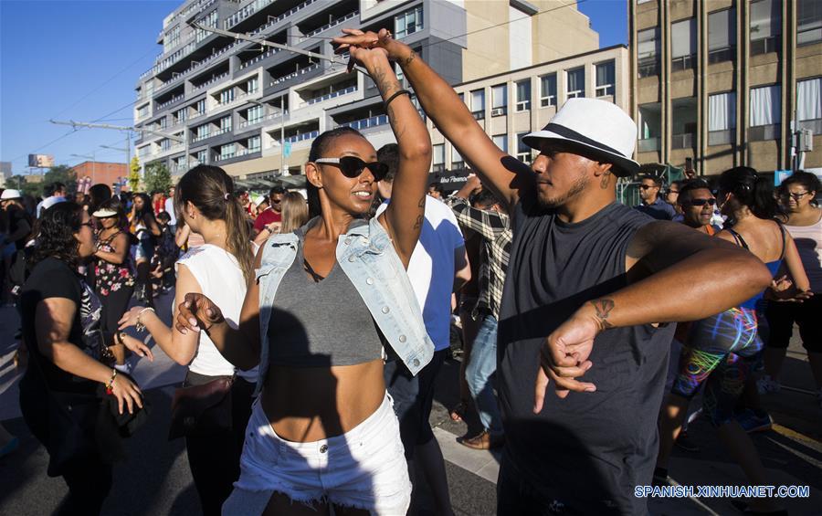 El Festival Callejero de Salsa en St. Clair 2018 en Toronto