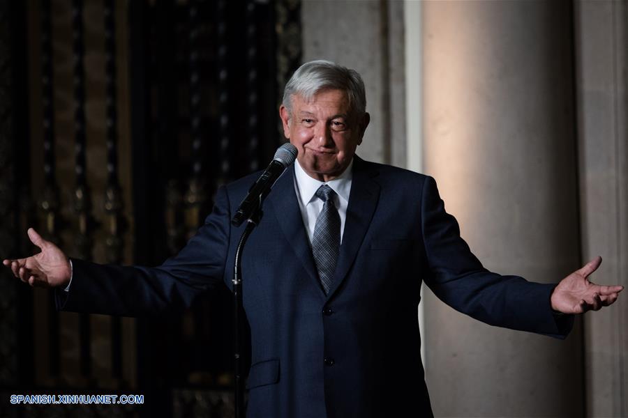 CIUDAD DE MEXICO, agosto 9, 2018 (Xinhua) -- El presidente electo de México, Andrés Manuel López Obrador, participa en una conferencia de prensa en la Cuidad de México, capital de México, el 9 de agosto de 2018. De acuerdo con información de la prensa local, López Obrador se reunió el jueves con el presidente de México, Enrique Pe?a Nieto, para conversar sobre el proceso de transición de gobierno en el país.(Xinhua/Francisco Ca?edo)