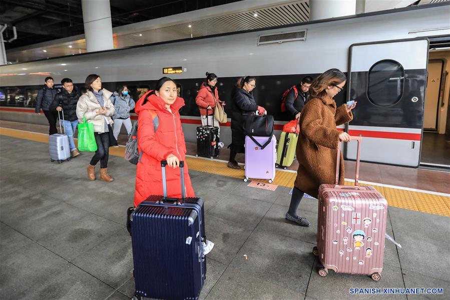 Tráfico ferroviario alcanza pico en China con el fin de vacaciones de Fiesta de Primavera