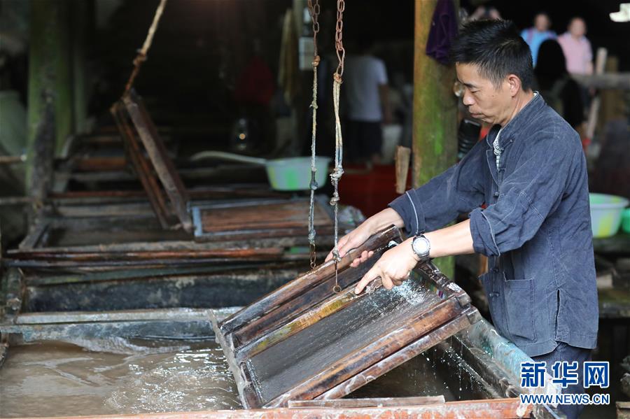 Papel fabricado a través del tradicional proceso "Chao Zhi"