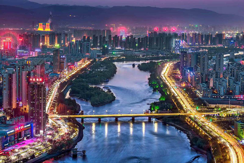 Fotografía aérea de la calle Riverside en Lanzhou, provincia de Gansu. [Foto: proporcionada a chinadaily.com.cn]