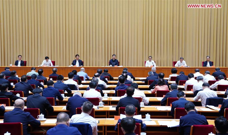El presidente chino, Xi Jinping, también secretario general del Comité Central del Partido Comunista de China y presidente de la Comisión Militar Central, asiste al tercer simposio central sobre el trabajo relacionado con Xinjiang, en Beijing, capital de China. El simposio se celebró el viernes y sábado en Beijing. (Xinhua/Wang Ye)