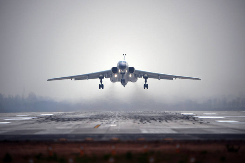 Un avión militar despega de un aeropuerto de la provincia de Shaanxi, 25 de marzo del 2021. 