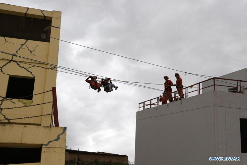 Entretamientos de alto nivel en el Centro Nacional de Entrenamiento de Búsqueda y Rescate Urbano de Lanzhou