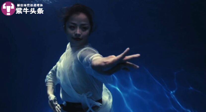 Long Jiaoer practica Tai Chi bajo el agua. (Foto: cortesía del entrevistado)
