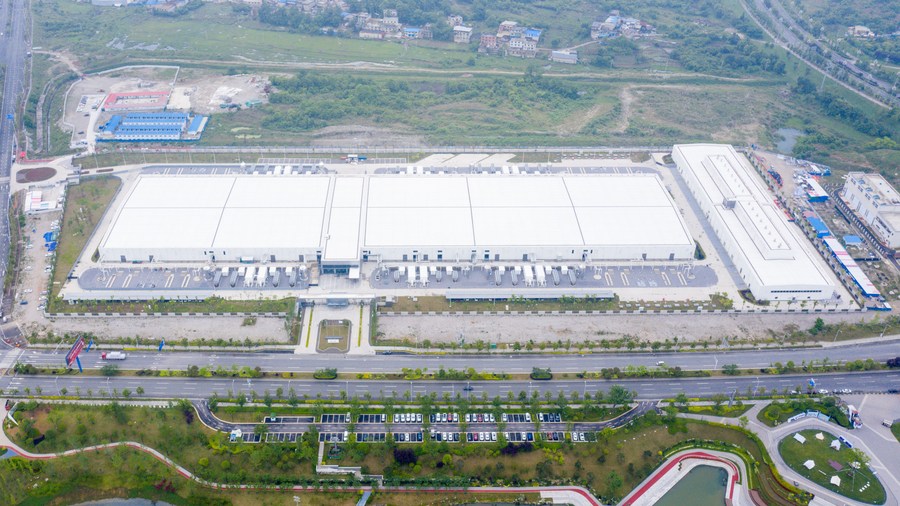 Foto aérea panorámica de un centro de datos de Apple en la Nueva área de Gui'an, en la provincia suroccidental china de Guizhou, el 24 de mayo de 2022. (Xinhua/Ou Dongqu)
