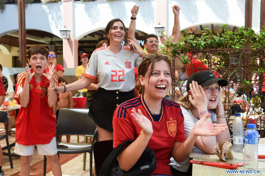 Aficionados festejan después de que Espa?a ganara la final ante Inglaterra en la Copa Mundial Femenina