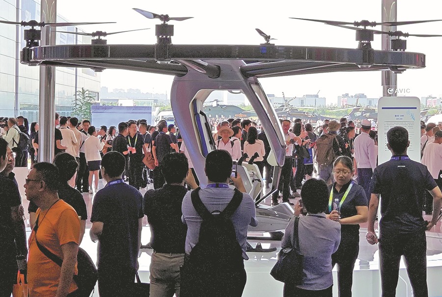 El avión hexarotor AR-300 se exhibe en la 6a Exposición de Helicópteros de China en Tianjin, el jueves. (Foto: Kuan Linhua/ China Daily)