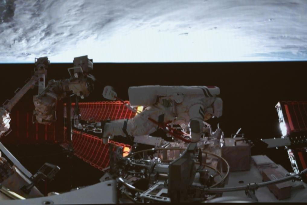 Tripulación de Shenzhou-19 concluye segunda serie de actividades extravehiculares