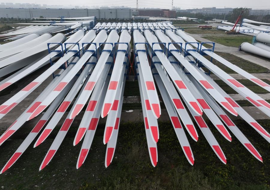 Imagen mostrando palas de turbinas eólicas en una compa?ía de equipos de energía eólica en el distrito de Rudong de la ciudad de Nantong, provincia de Jiangsu, en el este de China, el 2 de noviembre de 2024. (Xinhua/Song Yanhua)