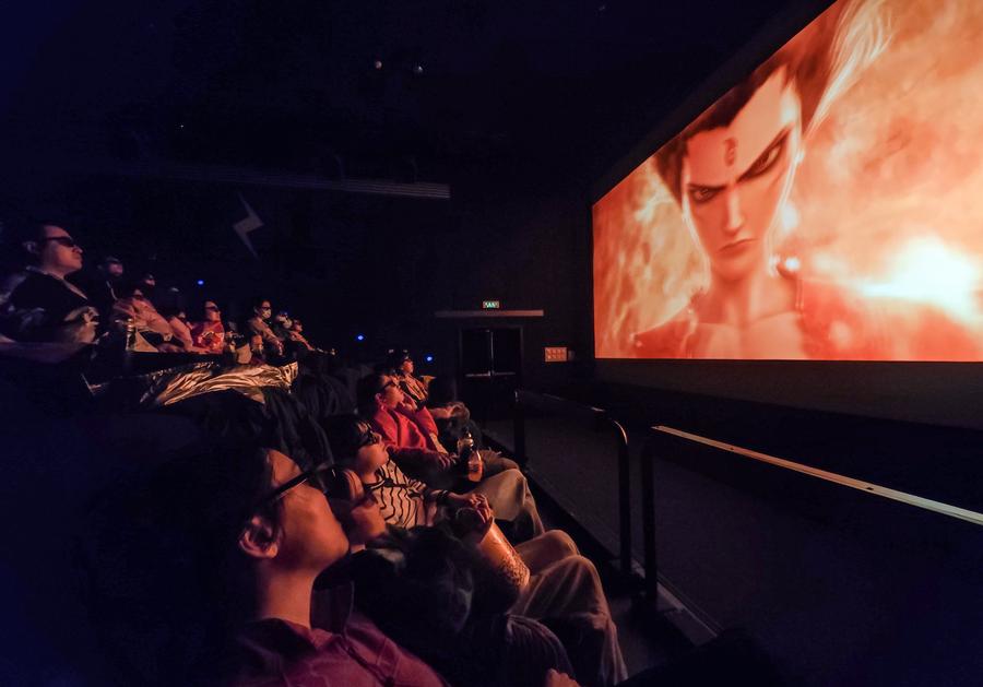 Cinéfilos disfrutan de la proyección de la película "Ne Zha 2" en una sala en el distrito de Dongcheng de Beijing, la capital china, el 16 de febrero de 2025. (Xinhua/Chen Yehua)