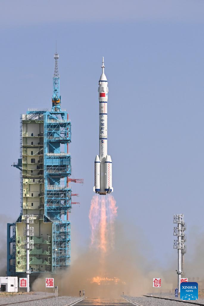 China lanza nave espacial tripulada Shenzhou-20