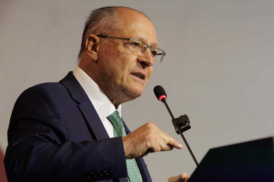 El vicepresidente brasile?o, Geraldo Alckmin, pronuncia un discurso durante la ceremonia de inauguración de la feria LAAD Defence & Security 2025, en Río de Janeiro, Brasil, el 1 de abril de 2025. (Xinhua/Claudia Martini) 