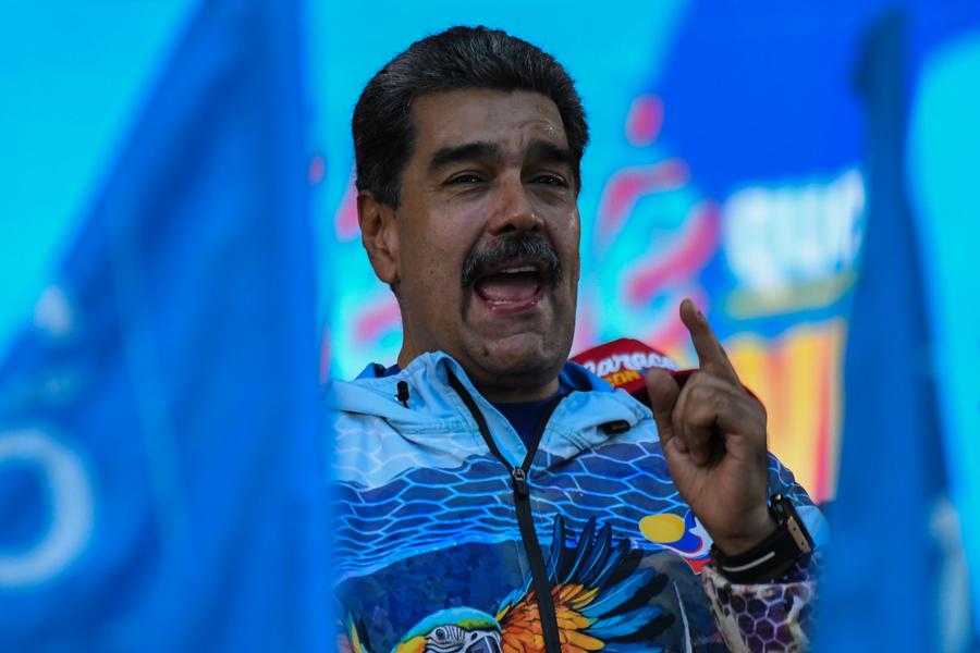 Imagen del 22 de mayo de 2025 del presidente venezolano, Nicolás Maduro, reaccionando durante un acto con motivo del cierre de campa?a correspondiente a las elecciones legislativas y regionales, en Caracas, Venezuela. (Xinhua/Marcos Salgado) 