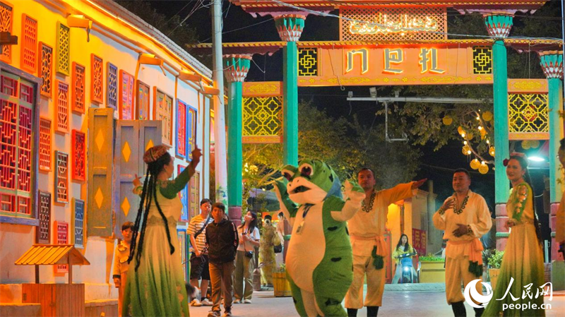 China Avanza | La noche del casco antiguo de Kuqa de Xinjiang nunca se apaga