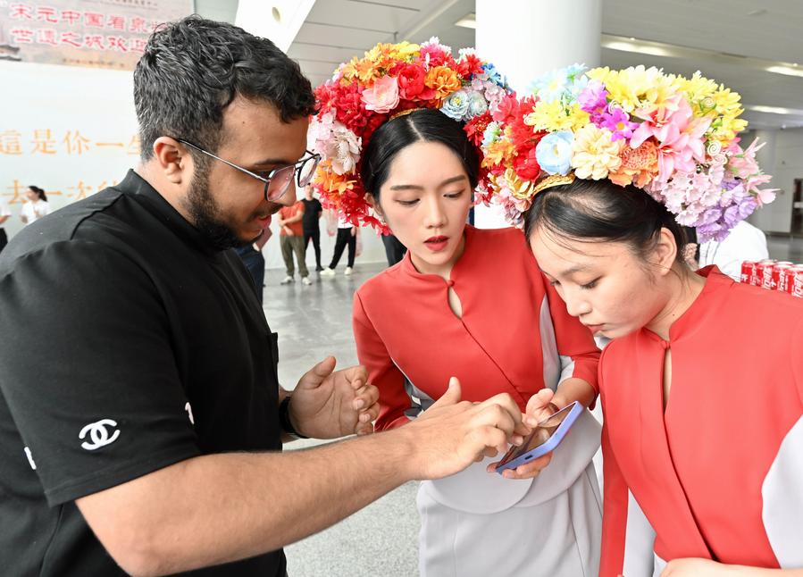China impulsará medidas de facilitación para visitantes extranjeros, dice portavoz de cancillería